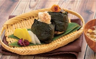 鶏の炊き込みおむすび・ゴロっと大根とツナのおむすびだよ♡
